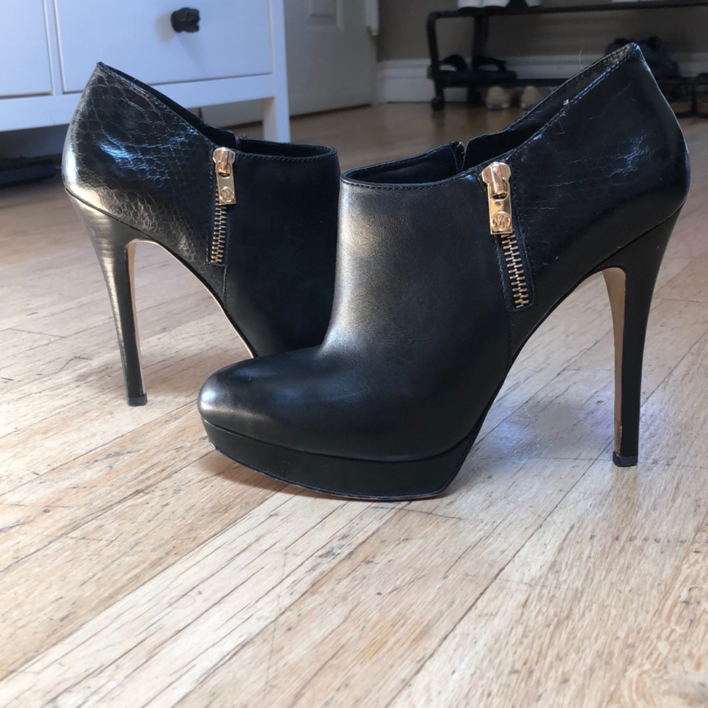 Michael Kors leather heeled boots / booties